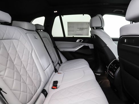 New 2026 BMW X5 xDrive40i w/ M Sport Package AWD/4WD image 25