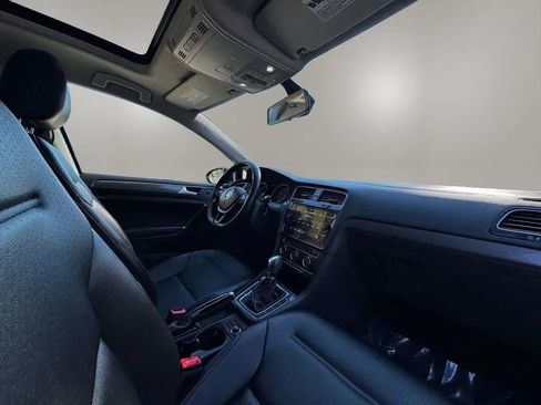 Used 2018 Volkswagen Golf SE FWD image 10