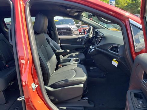 New 2026 Chrysler Voyager LX FWD image 14