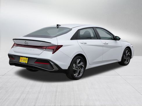 Certified 2025 Hyundai Elantra Sport image 7