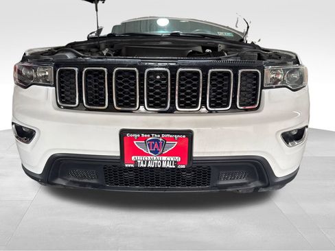 Used 2021 Jeep Grand Cherokee Laredo AWD/4WD image 21
