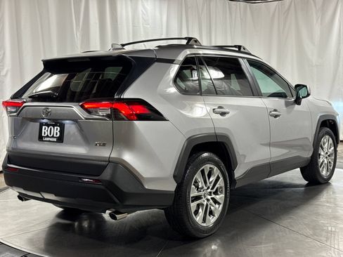 Used 2019 Toyota RAV4 XLE Premium w/ Cold Weather Package FWD image 10