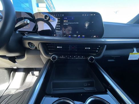 Used 2025 Chevrolet Suburban LS image 35