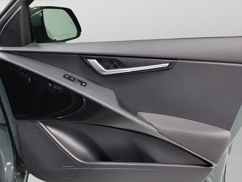 Used 2023 Kia Niro SX Touring image 15