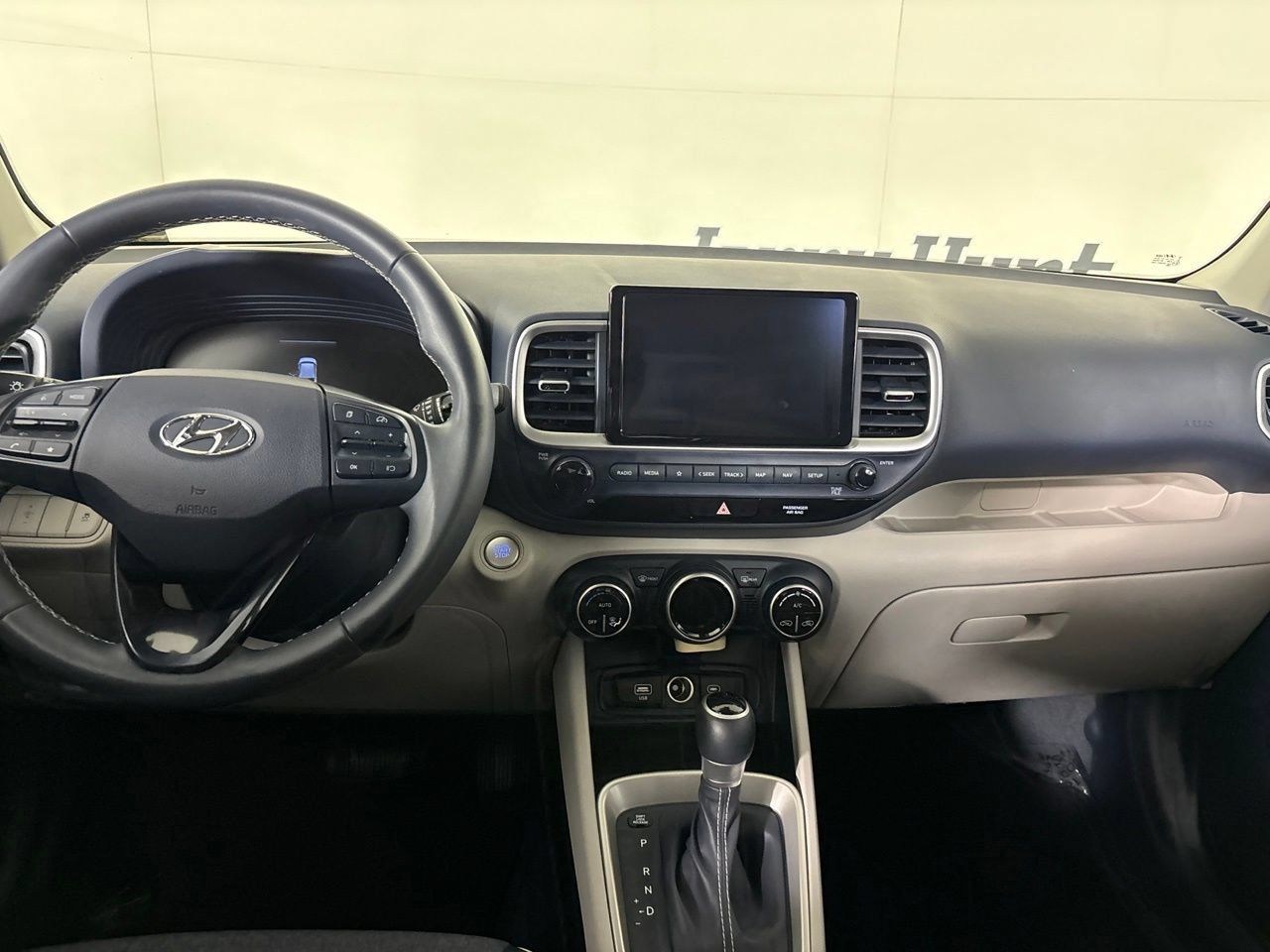 Used 2023 Hyundai Venue Limited FWD image 24