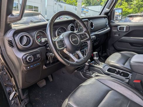 Used 2023 Jeep Wrangler Unlimited Sahara w/ Cold Weather Group AWD/4WD image 11