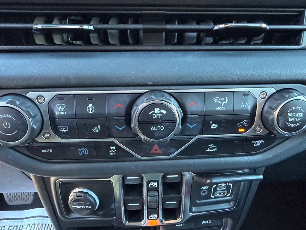 Used 2024 Jeep Wrangler Unlimited Sahara w/ Technology Group AWD/4WD image 31