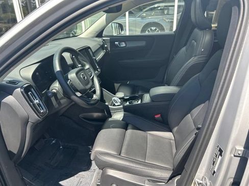 Certified 2025 Volvo XC40 B5 Plus AWD/4WD image 21