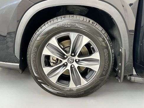 Used 2023 Toyota Highlander XLE FWD image 33