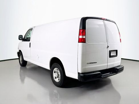Used 2020 Chevrolet Express 2500 RWD image 8