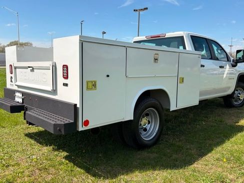 Used 2025 Chevrolet Silverado 3500 W/T AWD/4WD image 9