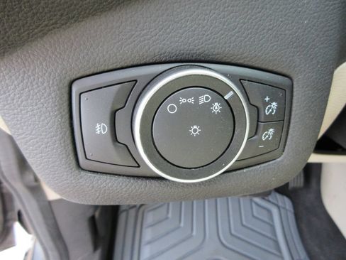 Used 2017 Ford C-MAX Energi Titanium w/ Equipment Group 501A FWD image 23