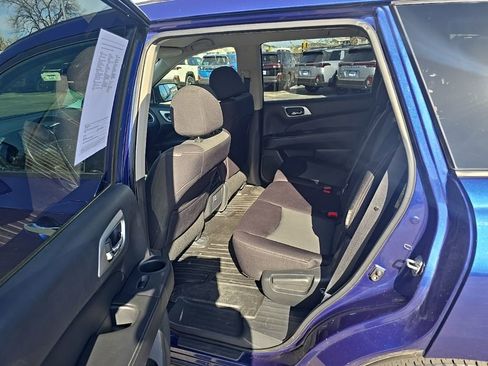 Used 2018 Nissan Pathfinder SV AWD/4WD image 9