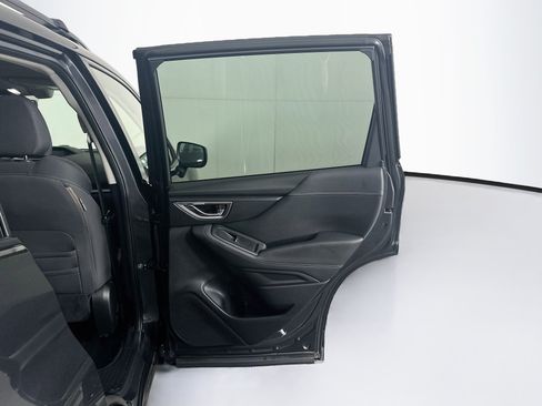 Used 2019 Subaru Forester Premium AWD/4WD image 31