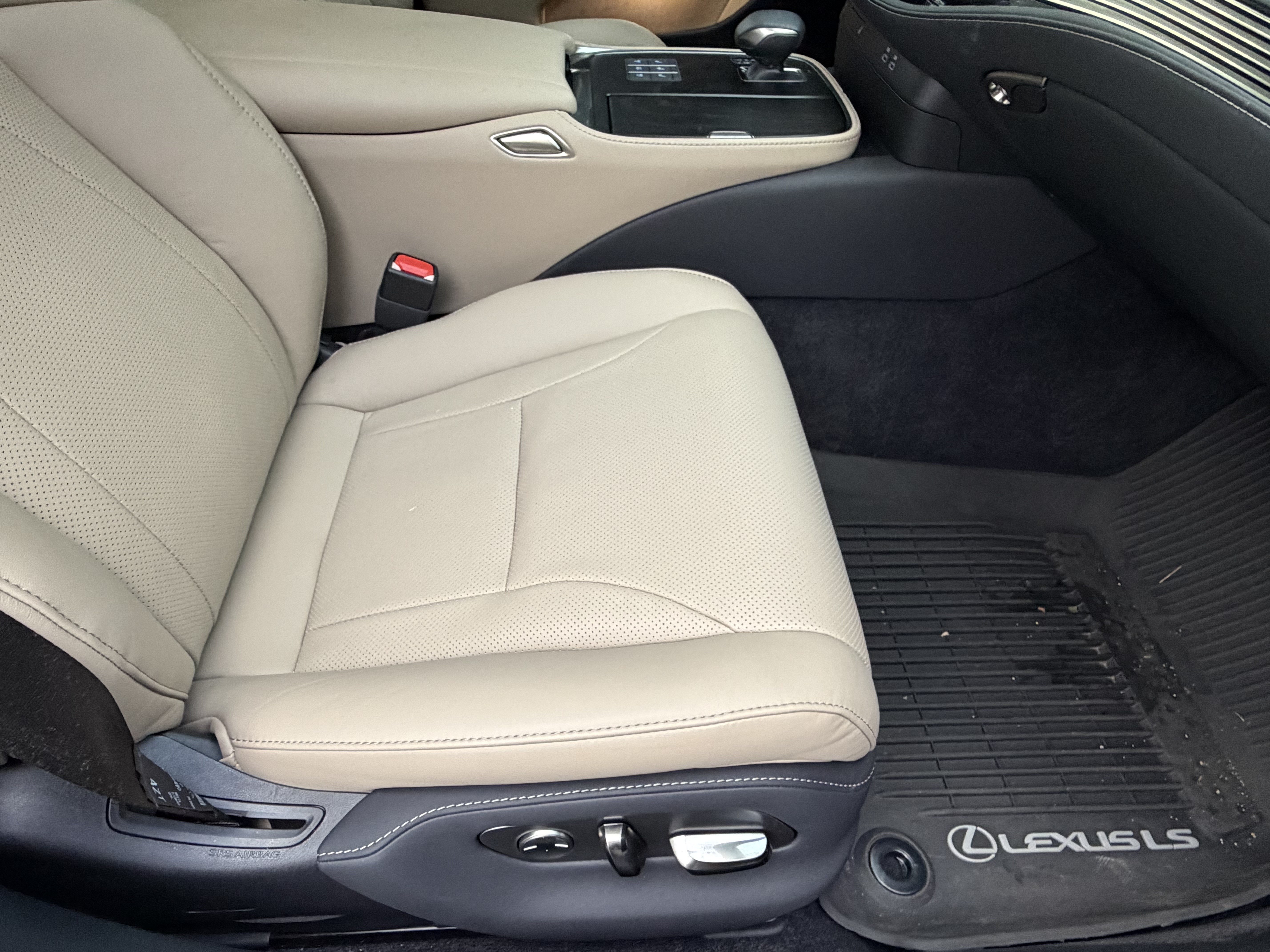 Used 2025 Lexus LS 500 RWD image 43