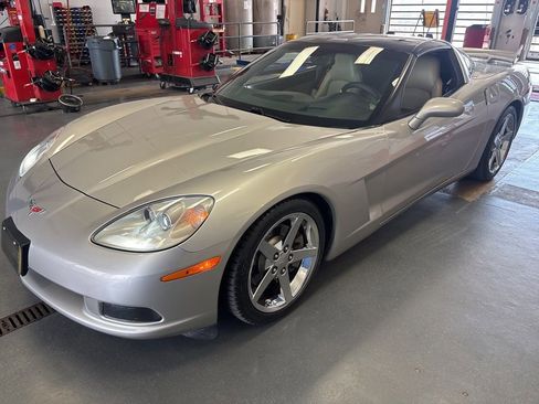 Used 2005 Chevrolet Corvette Coupe w/ Preferred Equipment Group RWD image 5