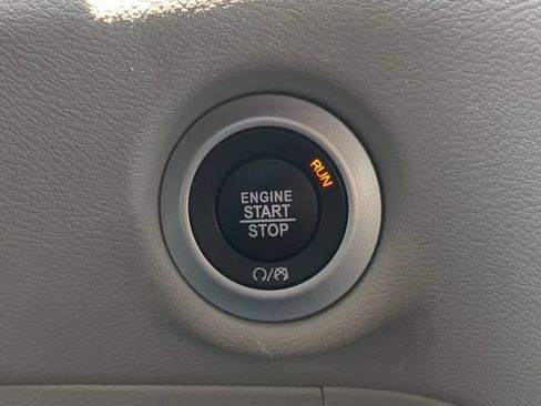 Used 2023 Chrysler Pacifica Touring-L FWD image 36