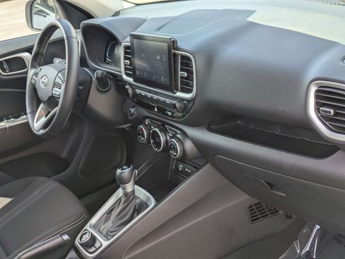 Used 2025 Hyundai Venue SEL FWD image 30