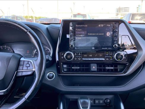 Used 2020 Toyota Highlander Limited FWD image 7