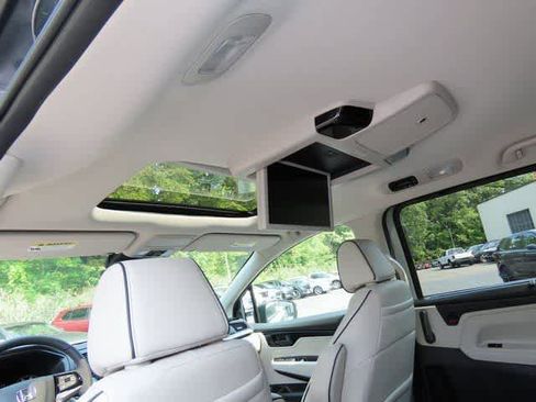 New 2026 Honda Odyssey Touring image 17