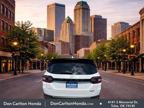 Used 2025 Honda Pilot Touring image 5