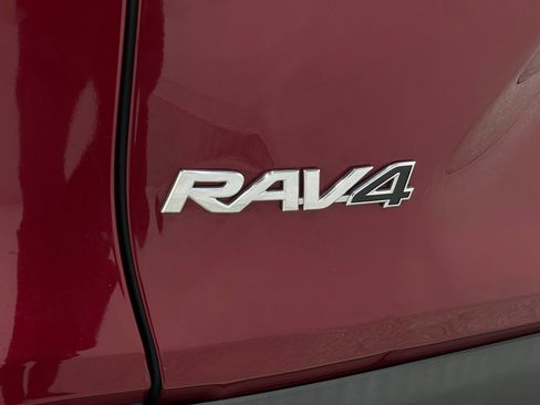 Used 2022 Toyota RAV4 XLE image 38