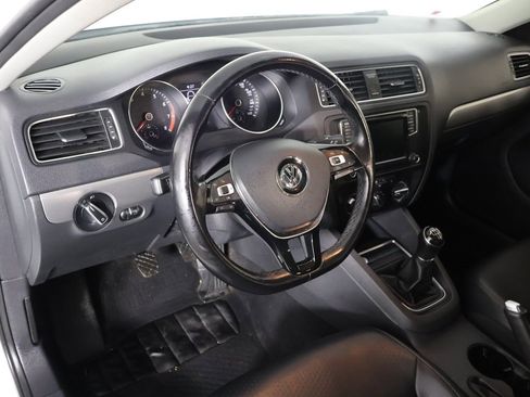 Used 2017 Volkswagen Jetta SE image 26
