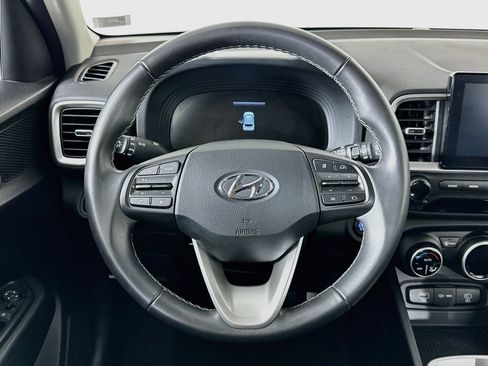 Used 2025 Hyundai Venue SEL FWD image 18