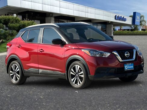 Used 2019 Nissan Kicks SV image 9