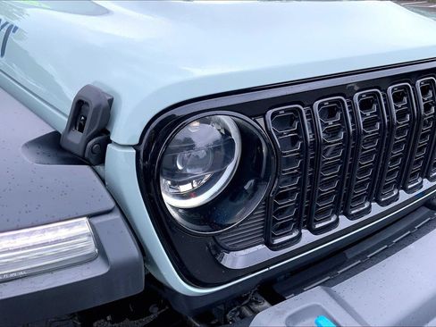 Certified 2024 Jeep Wrangler Unlimited AWD/4WD image 23