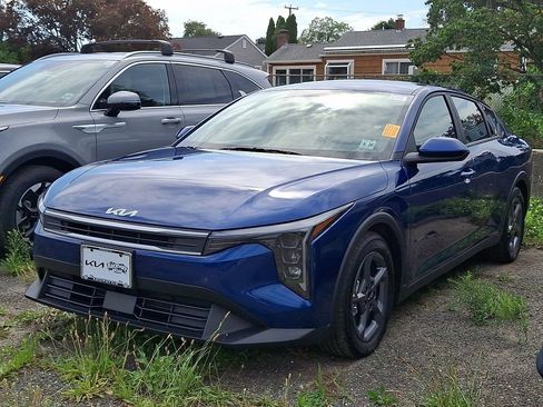 Certified 2025 Kia K4 FWD image 3