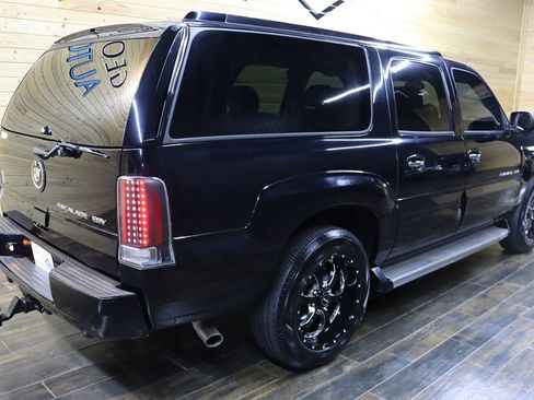 Used 2005 Cadillac Escalade ESV Platinum image 5
