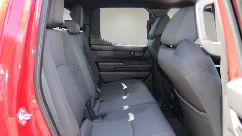 Certified 2025 Toyota Tacoma SR5 AWD/4WD image 15