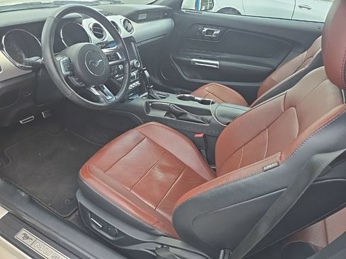 Used 2017 Ford Mustang GT Premium RWD image 4