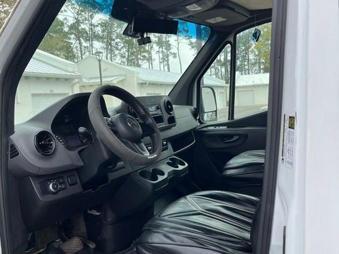 Used 2020 Mercedes-Benz Sprinter 2500 image 4