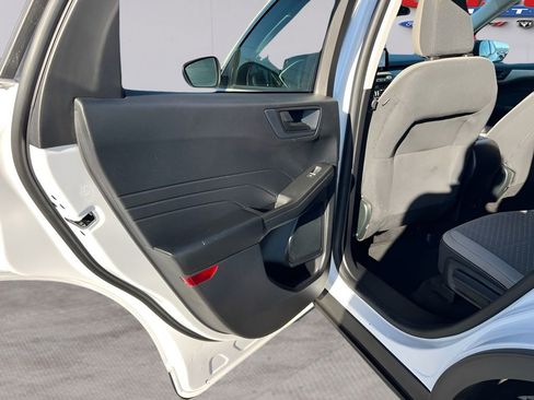 Used 2022 Ford Escape SE FWD image 11