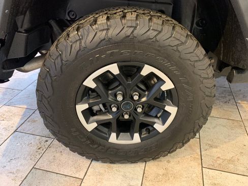 Used 2024 Jeep Wrangler Unlimited Rubicon 4xe w/ Convenience Group AWD/4WD image 9