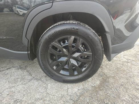 Used 2023 Toyota Corolla Cross L image 11