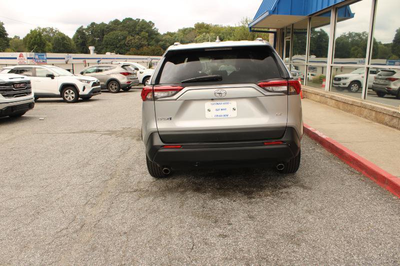 Used 2019 Toyota RAV4 LE FWD image 5
