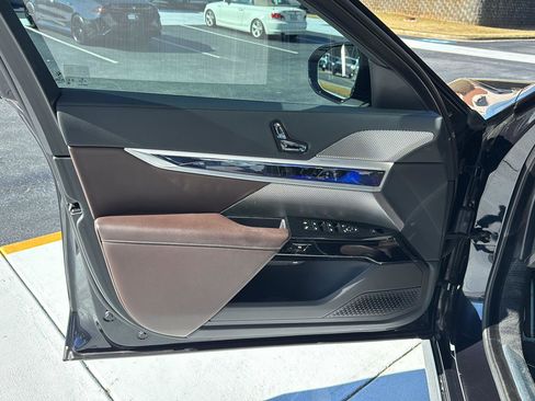 Certified 2023 BMW 740i w/ Parking Assistance Package image 13