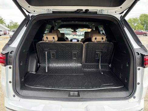 Used 2022 Chevrolet Traverse Premier w/ LPO, Floor Liner Package FWD image 8