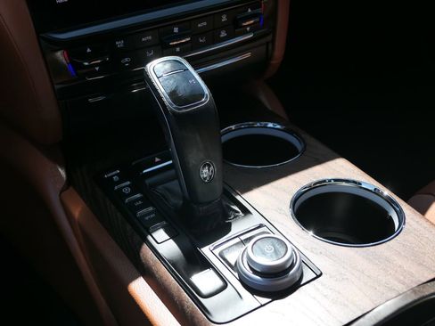 Used 2023 Maserati Quattroporte Modena image 20