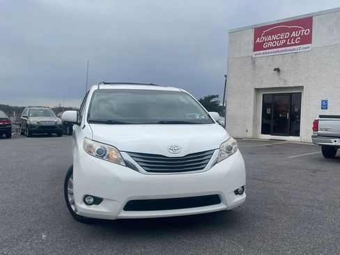 Used 2013 Toyota Sienna XLE w/ Entertainment Pkg image 13