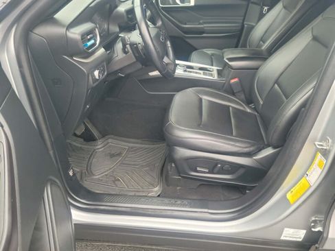 Used 2020 Ford Explorer XLT w/ Equipment Group 202A RWD image 17