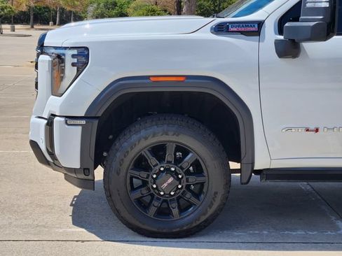 Used 2025 GMC Sierra 2500 AT4 w/ AT4 Premium Plus Package AWD/4WD image 8
