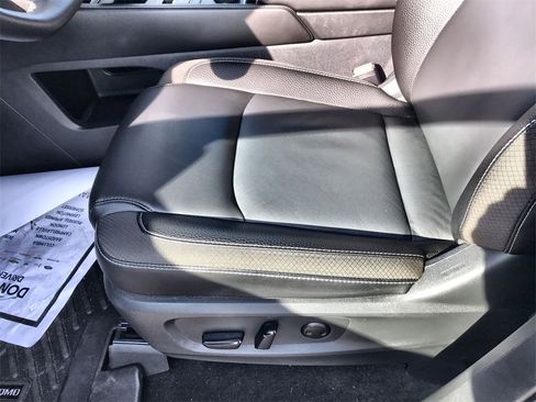 Used 2025 Nissan Pathfinder SL w/ SL Premium Package image 12