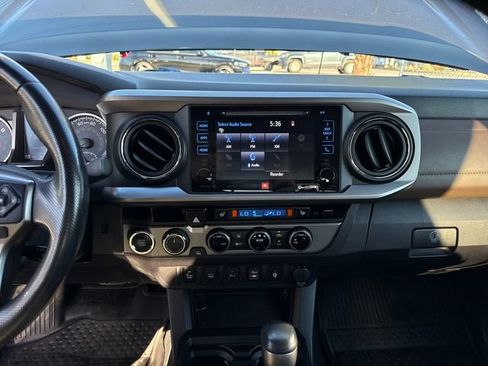 Used 2017 Toyota Tacoma Limited w/ Tow Package AWD/4WD image 20