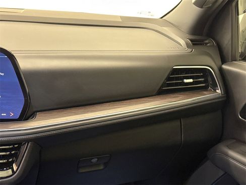 Used 2025 Chevrolet Suburban Z71 w/ Comfort Package image 18