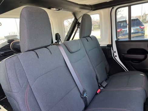Used 2024 Jeep Wrangler Unlimited Rubicon image 17