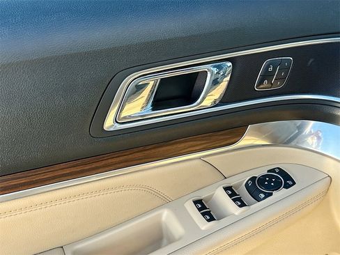 Certified 2017 Ford Explorer Limited w/ Equipment Group 301A image 21